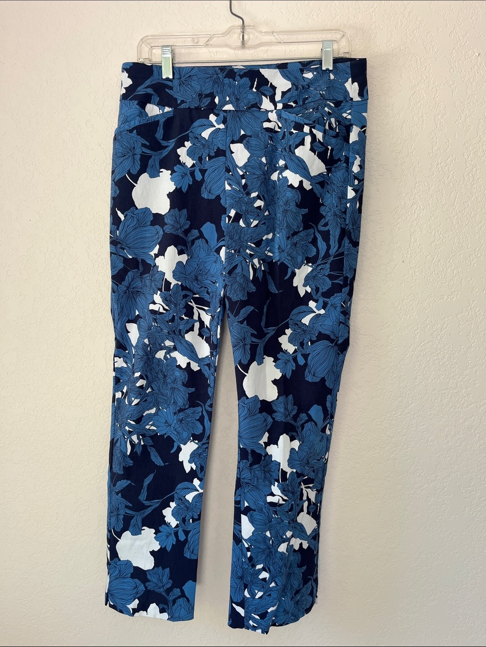 Chico's Blue & White Floral Stretch Ankle Pants